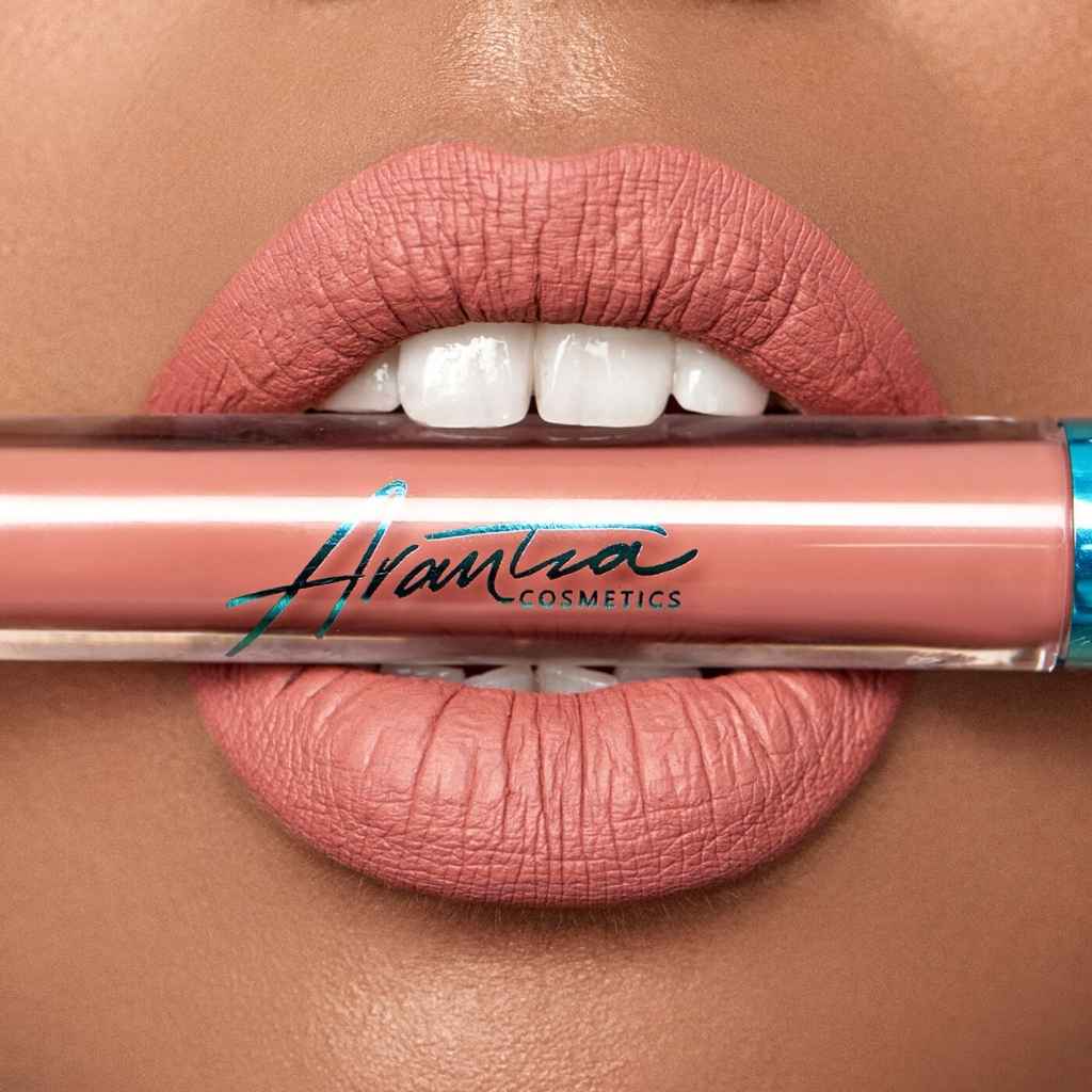 Productos labial FIRST DATE arantza cosmetics