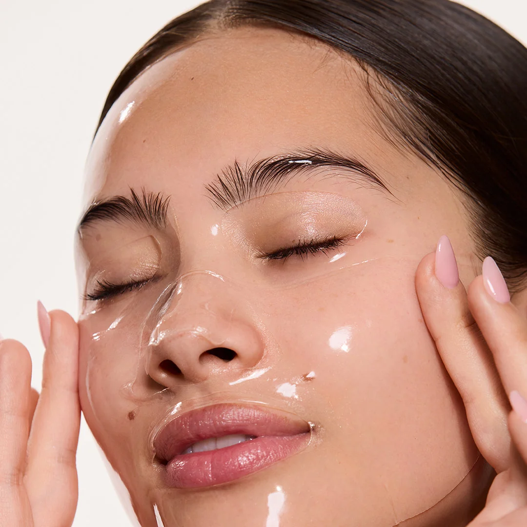 Mascarilla facial de hidrogel Refresh & Reset con péptidos en el rostro Beauty Creations Skin de mayoreo | ML Beauty Trend